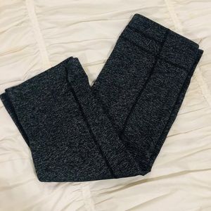 Under Armour gray patterned capri pant